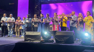 Konser  UTIFEST 2025 Sukses Guncang GOR Soemantri, Hadirkan Puluhan Musisi Terbaik dari Timur Indonesia