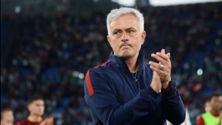 Bukan ke Real Madrid, Mourinho Pilih Fokus Hadapi Conte dalam Duel Penentuan Benfica vs Napoli