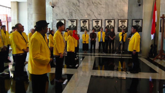 Rektor UI Lepas Tim Tanggap Darurat Bencana ke Sumatera dan Aceh