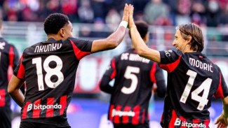 Menang Telak Atas Verona, AC Milan Bercokol di Puncak Klasemen Sementara Serie A