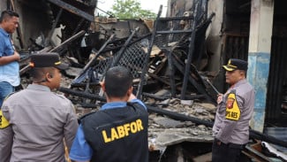 Polda Kalbar Terjunkan Tim Labfor Selidiki Kebakaran 4 Ruko di Melawi