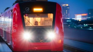 Khusus 31 Desember 2025 - 1 Januari 2026 Jam Opersional LRT Jakarta Diperpanjang Sampai 02.00 WIB