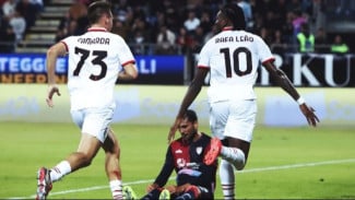 Gol Leao di Markas Cagliari Antar AC Milan Gusur Inter dari Puncak Klasemen