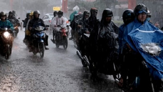 Cuaca Indonesia Hari Ini: Bibit Siklon 91S Pengaruhi Hujan di Barat hingga Timur