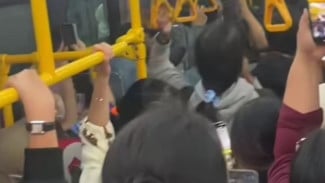 Pemuda Ini Menangis Usai Kepergok Onani di Bus Transjakarta: Peperin Aja ke Mulutnya Kak