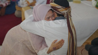 Momen Haru Napiter Jadi Wali Nikah Sang Putri di Lapas Surabaya