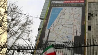 Teheran Kirim Pesan Mengerikan! Spanduk Peta Kota Israel Dipajang Jadi Target Rudal Iran
