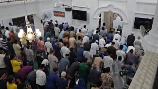 Awal Ramadan 1447 H Disambut Ratusan Jemaah Muhammadiyah di Masjid At-Taqwa Kebayoran Baru Malaksana Sholat Tarawih