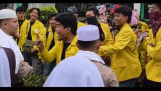 Mahasiswa Pakai Jaket Kuning dan Reaktif pada Polisi saat Demo di Mabes Polri Ternyata Bukan Anak UI