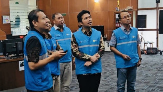 Wakil Gubernur Jatim Tinjau PLN UP2B, Pastikan Listrik Aman saat Idulfitri