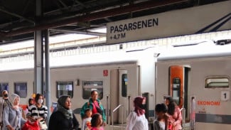 Gangguan Operasional Kereta Api di Stasiun Pasarsenen Akhirnya Teratasi