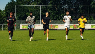 Momen Dua Pemain Timnas Indonesia Latihan Bersama Dua Eks MU Jadi Sorotan, Ada Misi Khusus?