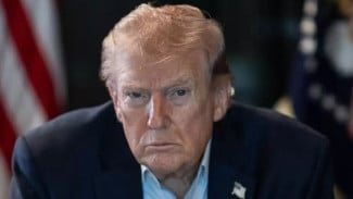 Petaka Dibalik Sesumbar Trump di Perang Iran, Awak Kapal Induk Dihantam Badai Depresi, Tentara Nekat Lompat ke Laut?