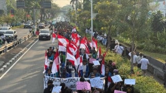 Ribuan Pemuda Gelar Aksi di DPR, Tolak Narasi 'Men-Nepalkan Indonesia'