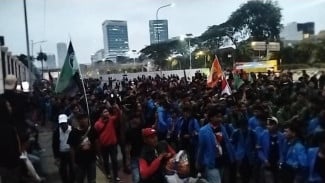 Ditinggal di Depan Barikade DPR, Muslimah GPI Kecam Sikap Pimpinan AMPB