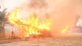 Tradisi Sembayang Kubur, Warga Tionghua Bakar Replika Kapal Wangkang