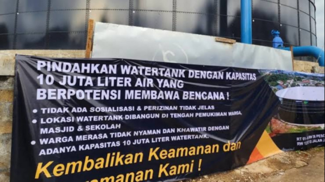 Potret spanduk penolakan warga