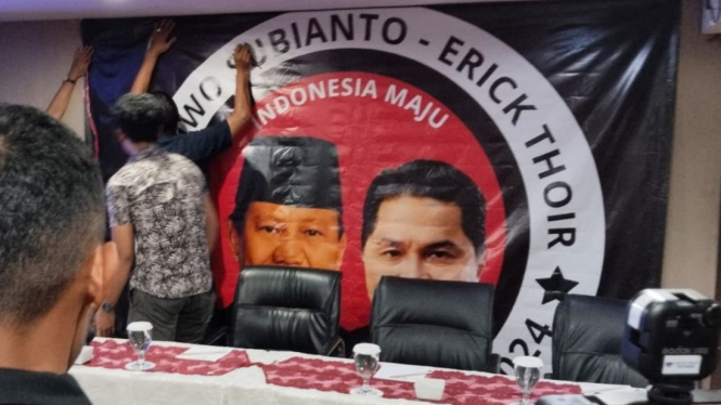 Heboh spanduk Prabowo Erick Thohir