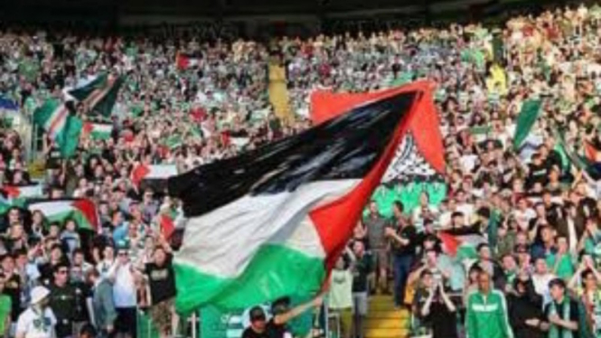 Potret pengibaran bendera Palestina