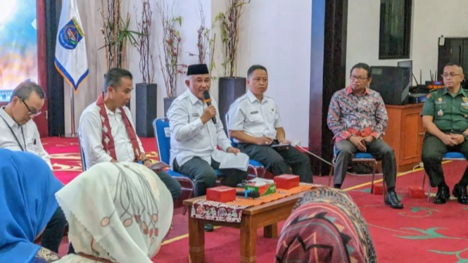 Wali Kota Depok, Mohammad Idris bersama Pj Gubernur Jabar