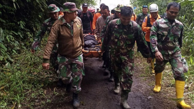 Momen evakuasi jenazah korban Gunung Merapi.