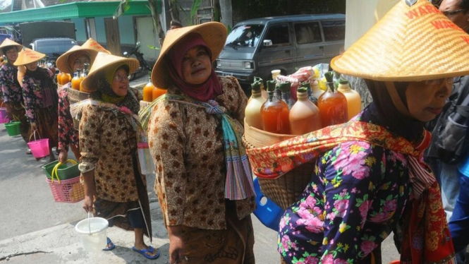 Para penjual jamu tradisional atau jamu gendong