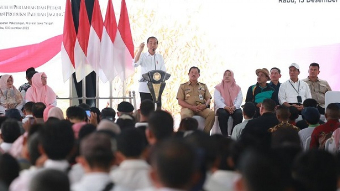 Presiden Jokowi bersama Mentan Amran tambah subsidi pupuk