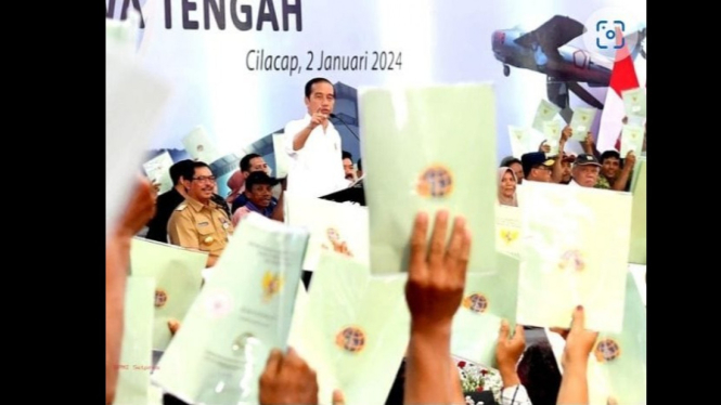 Presiden Jokowi Serahkan 2.000 Sertifikat Tanah