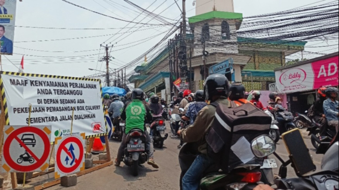 Proyek mangkrak Jembatan Mampang Depok