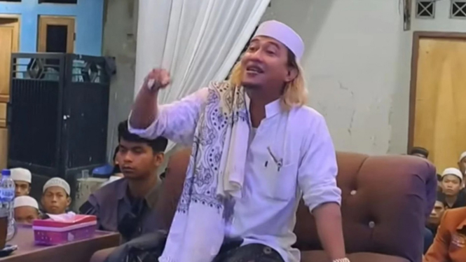 Pimpinan Pondok Pesantren Tajul Alawiyyin Habib Bahar.