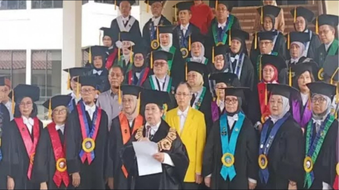 Guru besar dan alumni ui