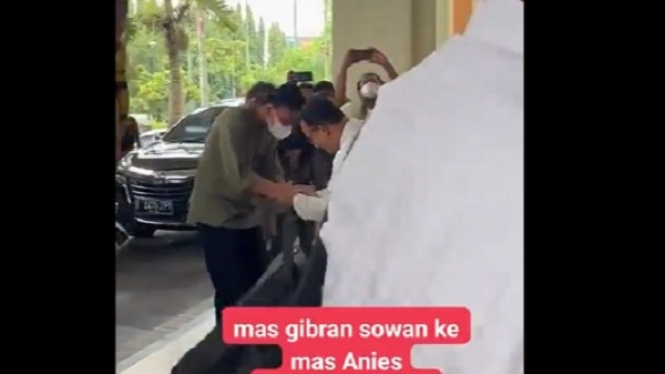 Heboh video Gibran dan Anies saling sungkem