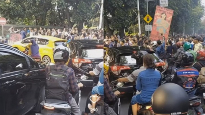 Demo mahasiswa Universitas Pancasila bikin macet