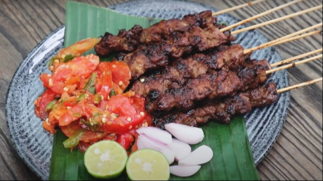 Sate daging kambing.