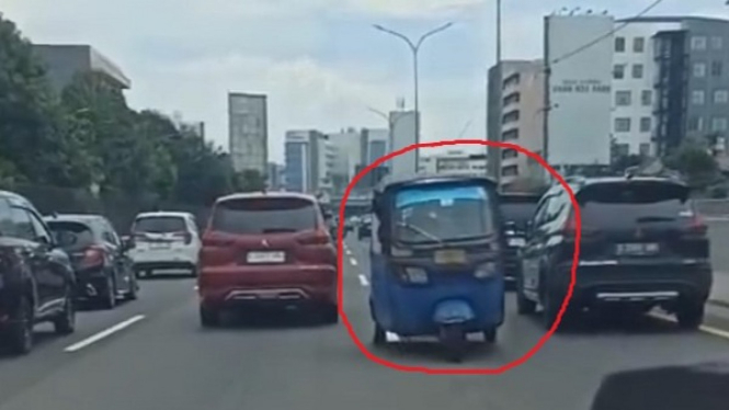 Aksi nekat bajai lawan arah di Jalan Tol Jakarta Tangerang