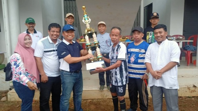 Turnamen sepak bola para legend tarkam di Kota Depok