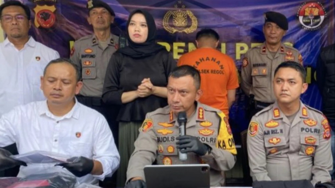 Antonius Felix Rompas, Polisi Gadungan Tipu Wanita