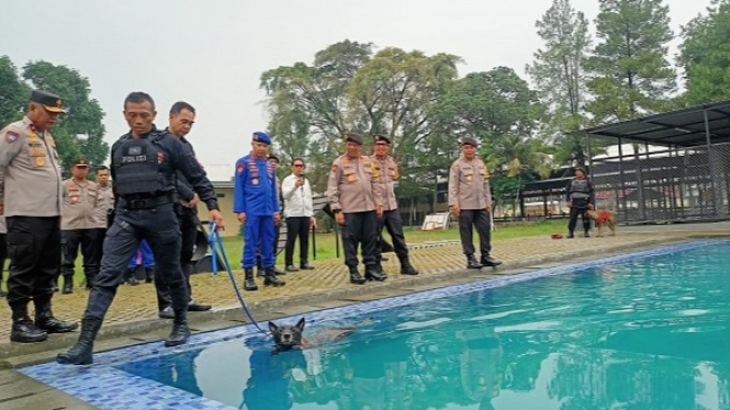 Kabaharkam Polri, Komjen Fadil Imran cek polisi satwa di Depok