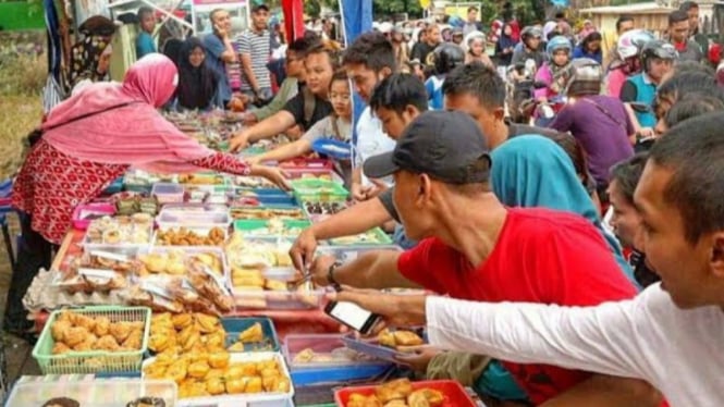 Potret perburuan takjil di bulan Ramadhan