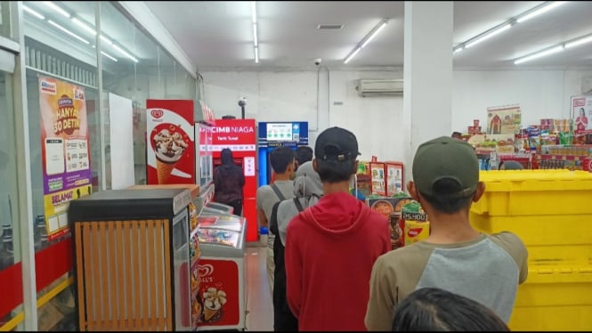 Antrian ATM BCA di Depok