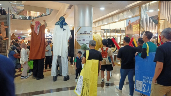 Serunya late night sale di Margocity Depok