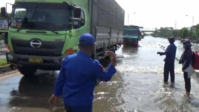 Banjir Jalan Kaligawe, Semarang.