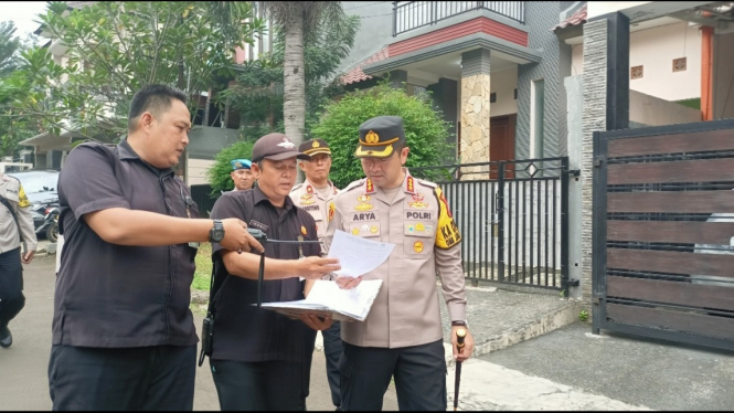 Kapolres Depok, Kombes Arya Perdana saat patroli rumsong