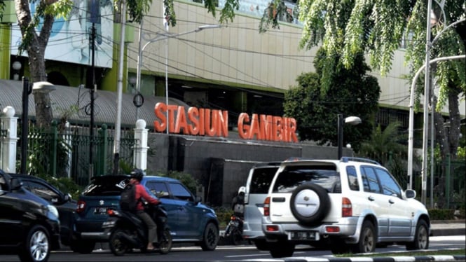 Polisi Terjunkan 96 Personel di Stasiun Gambir dan Pasar Senen