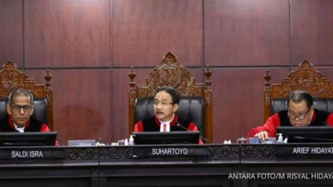 Potret Ketua Mahkamah Konstitusi (MK) Suhartoyo