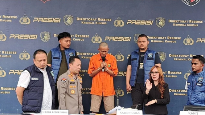 Mengenakan Baju Tahanan Berwarna Orange TikTokers Galih Loss