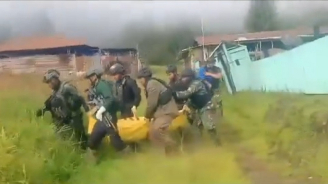 TNI-Polri evakuasi korban OPM di Papua