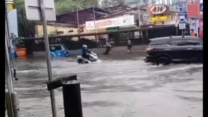 Beberapa Wilayah Jakarta Terpantau Masih Terendam Banjir