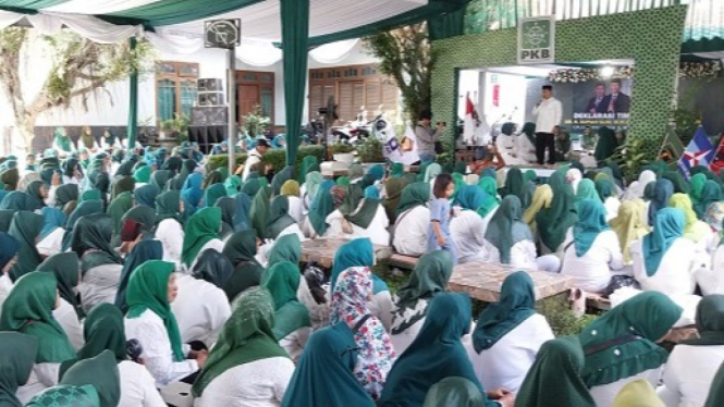 Emak-emak majelis taklim Depok dukung Supian Suri