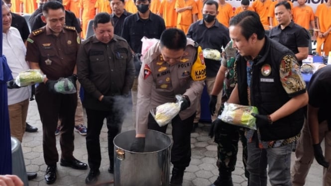 Polda Riau Musnahkan 25 Kilogram Narkoba dan 34 Ribu Pil Ekstasi